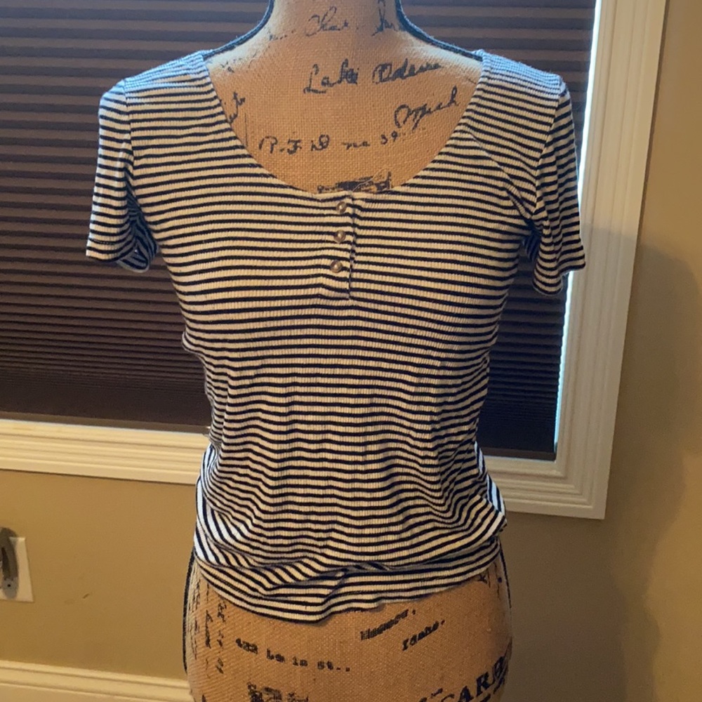 american eagle cropped tshirt